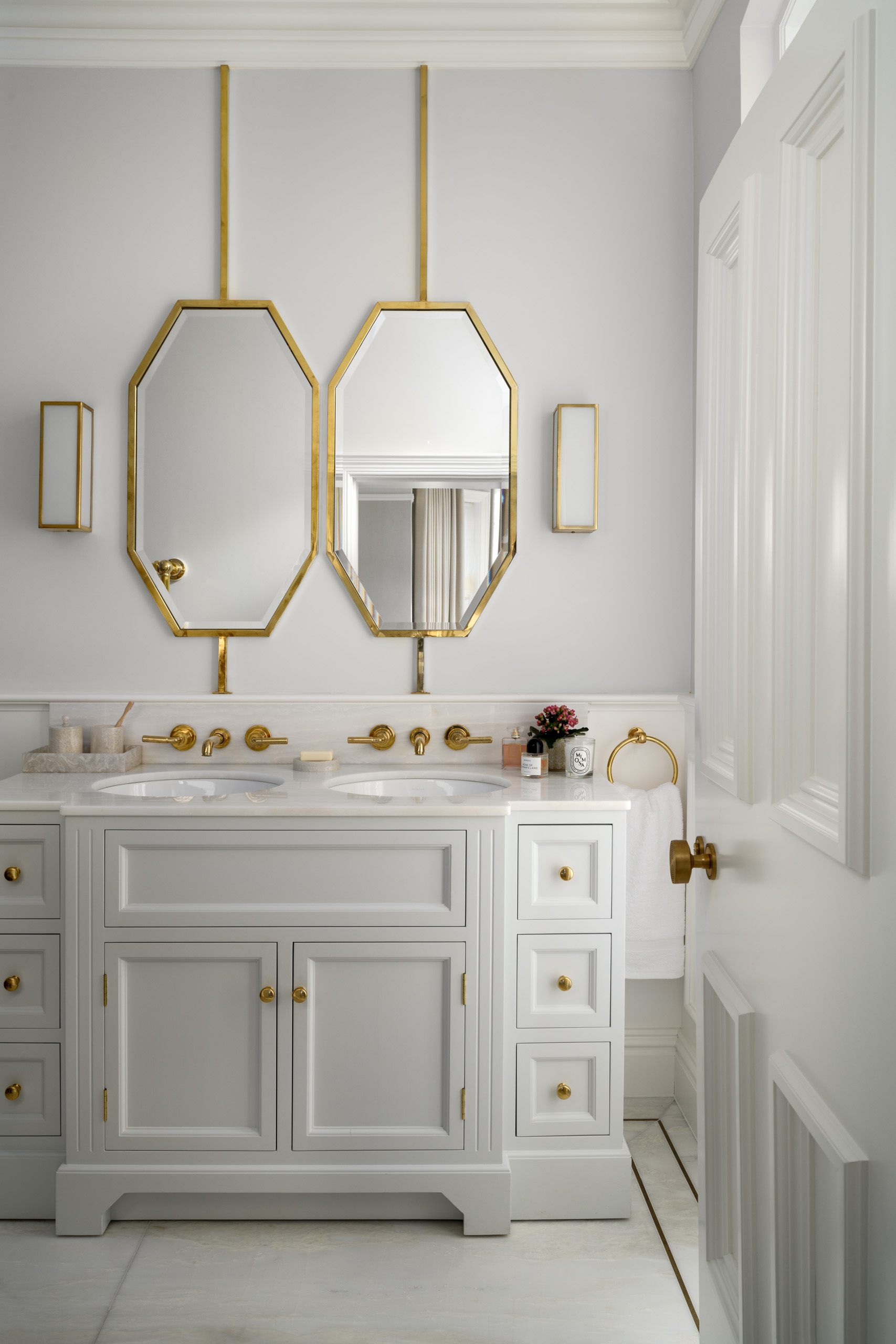Web MB Ensuite Sink © ZACandZAC