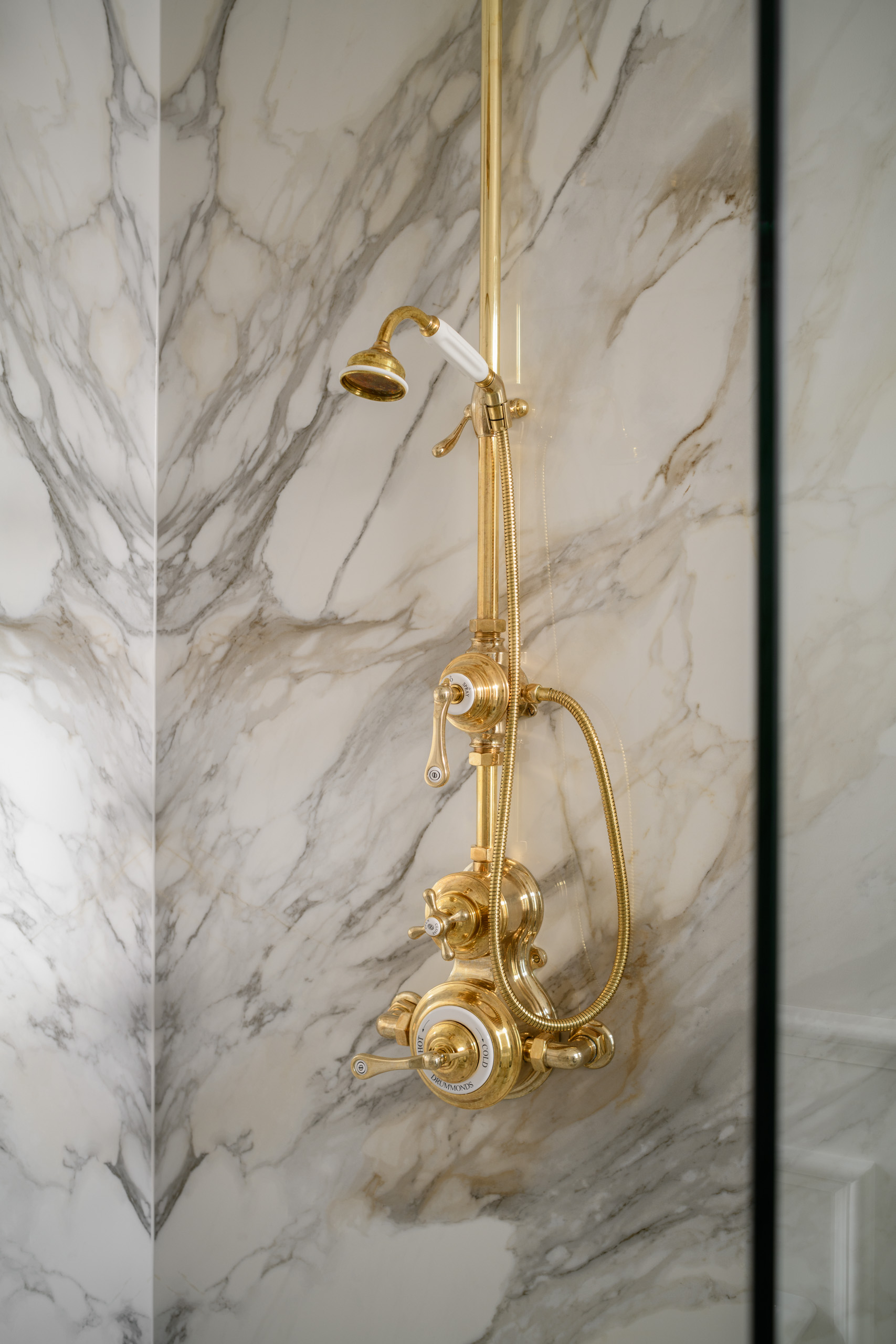 Web MB Shower Detail © ZACandZAC
